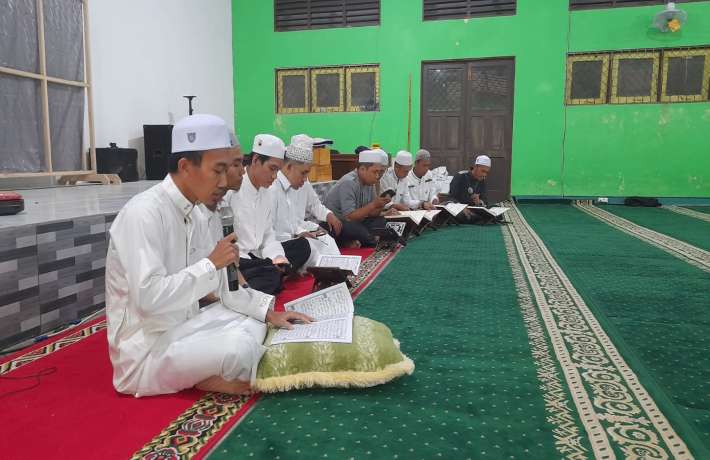 BUKA PUASA BERSAMA DAN KHATAMAN AL-QURAN DEWAN GURU DAN KARYAWAN SMK NEGERI 1 BARABAI